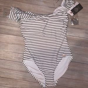 NWT-Vince Camuto bathing suit